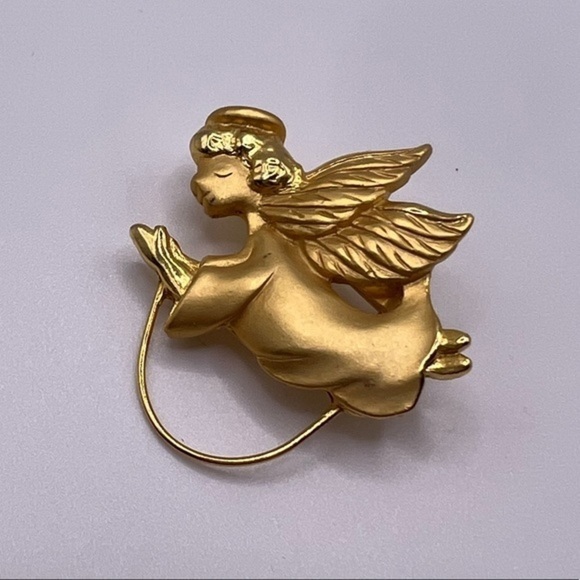 VINTAGE Angel‎ Soft Brushed Gold Tone Pin - Picture 1 of 2